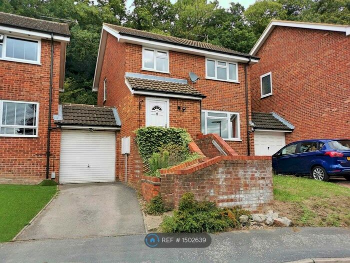 3 Bedroom Detached House To Rent In Carisbrooke, Frimley, GU16