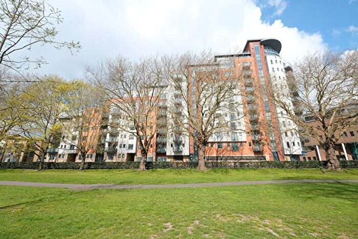 2 Bedroom Flat To Rent In Orchard Place, Southampton, SO14