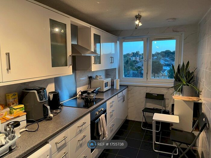 2 Bedroom Flat To Rent In Masefield Court, Warley, Brentwood, CM14