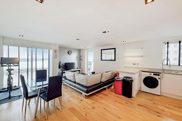 2 Bedroom Flat To Rent In Tideslea Tower, Woolwich, London, SE28