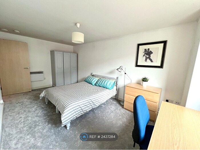 2 Bedroom Flat To Rent In The Quadrangle, Manchester, M1