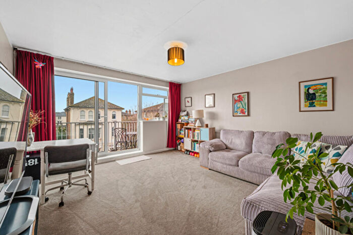 2 Bedroom Apartment To Rent In Riverdene Court, Grove Road, Surbiton, KT6