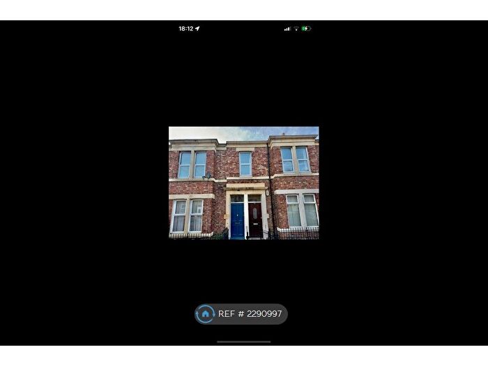 3 Bedroom Flat To Rent In Brinkburn Avenue, Gateshead, NE8