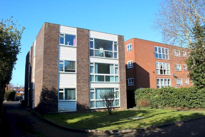 2 Bedroom Flat To Rent In Hadlow Road, Sidcup, DA14