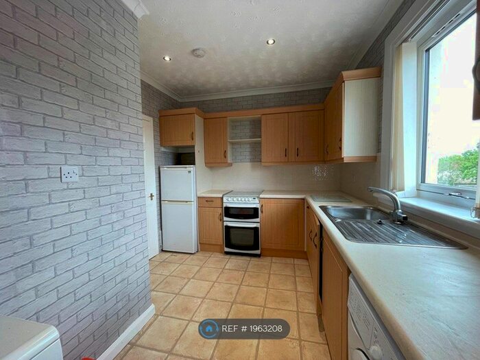 2 Bedroom Flat To Rent In Schawpark Avenue, Sauchie, Alloa, FK10