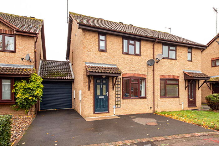 3 Bedroom Semi Detached House For Sale In Westminster Way, Banbury, OX16