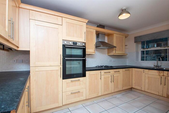 4 Bedroom Town House To Rent In Clegg Square, Shenley Lodge, Milton Keynes, MK5