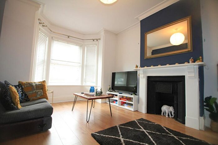 3 Bedroom Flat To Rent In Marshall Street, Nottingham, NG5