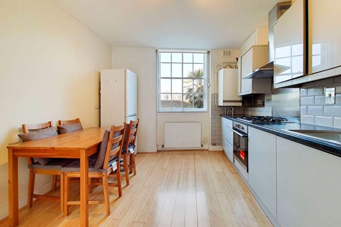 2 Bedroom Flat To Rent In South Lambeth Road, Stockwell, London, SW8