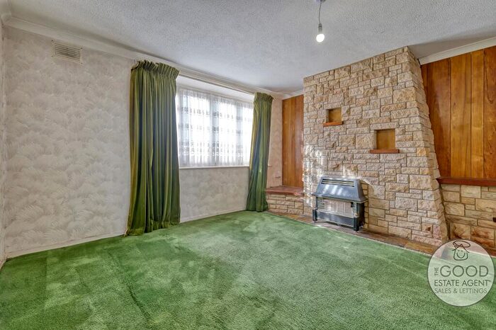 3 Bedroom Semi-Detached House For Sale In Doubleday Road, Loughton, IG10