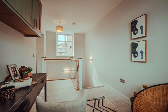 2 Bedroom Cottage For Sale In Railway Road, Ilkley, LS29