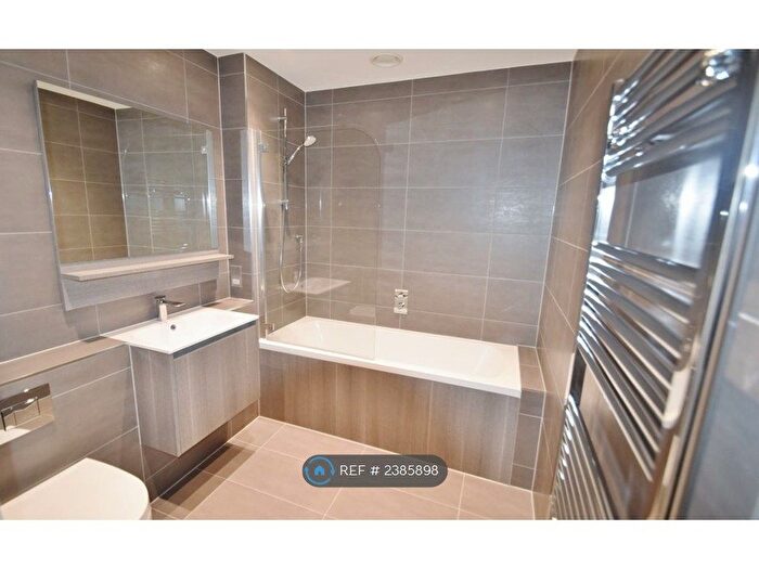 2 Bedroom Flat To Rent In Epsom Court, London, NW4