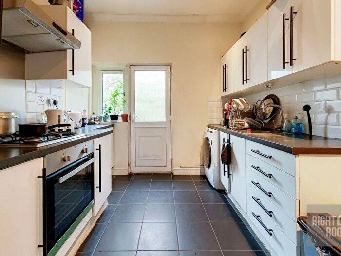 4 Bedroom Town House To Rent In Casella Road, New Cross Gate, Deptford, Peckham, London, SE14