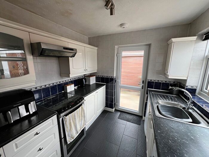 2 Bedroom Detached Bungalow For Sale In Woodpecker Drive, Weston-Super-Mare, BS22