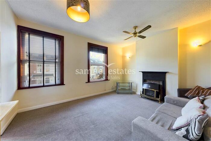 3 Bedroom Flat To Rent In Park Road, Colliers Wood, SW19