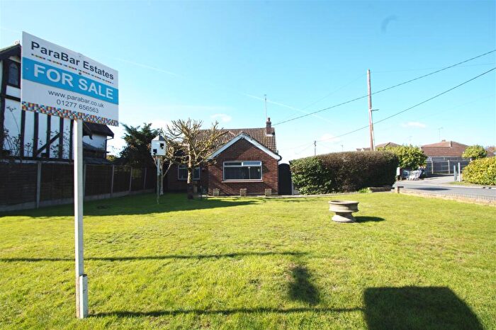 4 Bedroom Detached House For Sale In Mill Road, Billericay, CM11