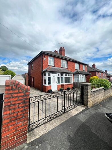 3 Bedroom Semi-Detached House To Rent In Gipton Wood Place, Leeds, West Yorkshire, LS8