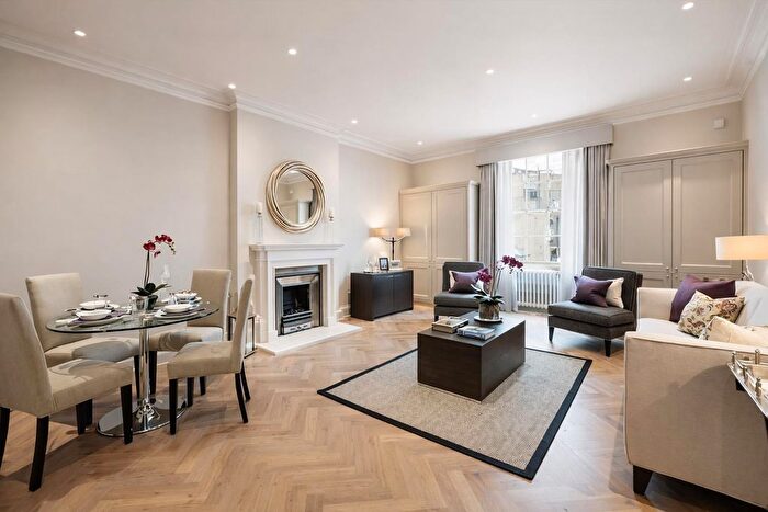 2 Bedroom Flat To Rent In Little Portland Street, Marylebone, London, W1W