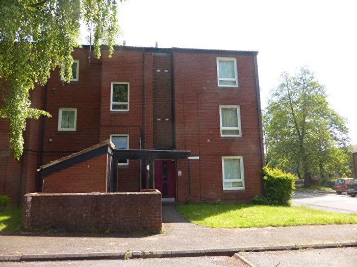2 Bedroom Flat To Rent In Crestline Court, Northampton, NN3