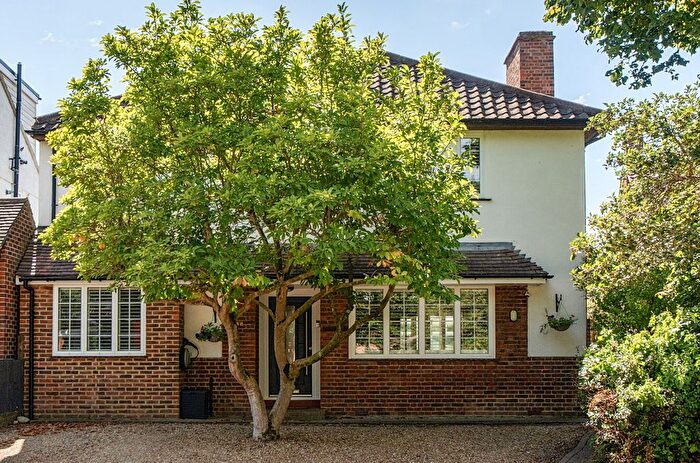 4 Bedroom Detached House For Sale In Priestlands Park Road, Sidcup, DA15