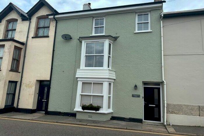 1 Bedroom Flat To Rent In Market Street, Penzance, TR19