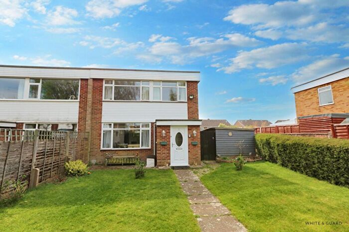 3 Bedroom Semi-Detached House For Sale In Grangewood Gardens, Fair Oak, SO50