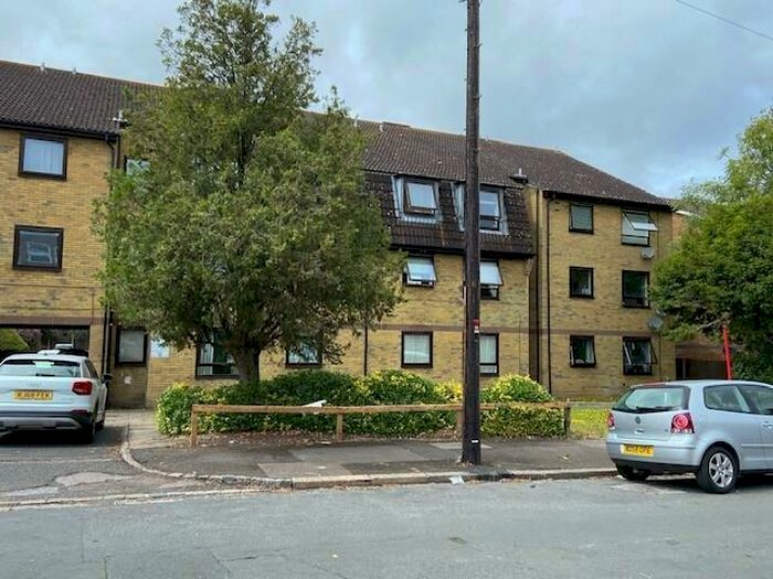 2 Bedroom Apartment To Rent In Howard Road, London, SE25