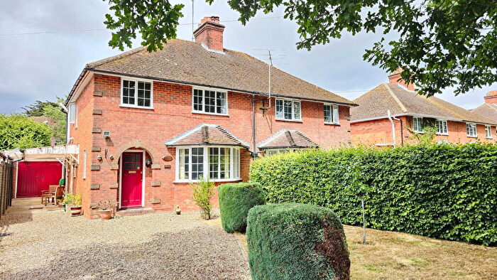 3 Bedroom Semi-Detached House For Sale In Andover Road, Newbury, RG14
