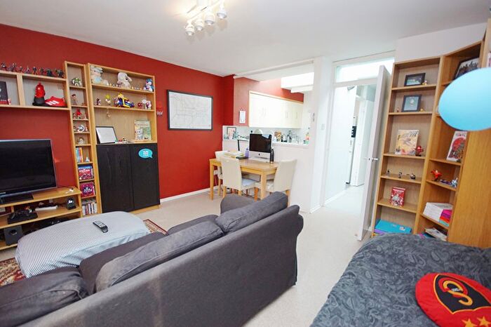 1 Bedroom Maisonette To Rent In Elm Friars Walk, Camden, NW1