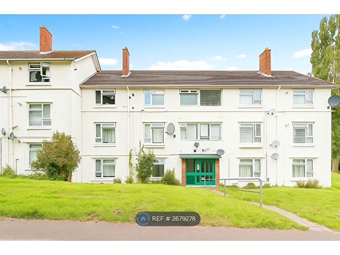 3 Bedroom Flat To Rent In Wellow Close, Southampton, SO18