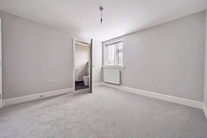 2 Bedroom Flat To Rent In Bladon Close, Oxford, OX2