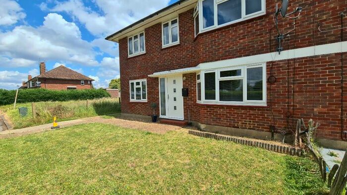 2 Bedroom Maisonette To Rent In North Downs Crescent, New Addington, Croydon, CR0