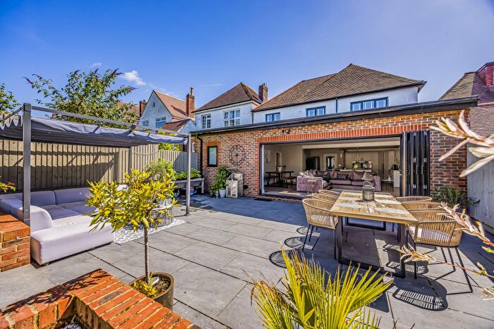 4 Bedroom Detached House For Sale In Drayton, Hampshire, PO6