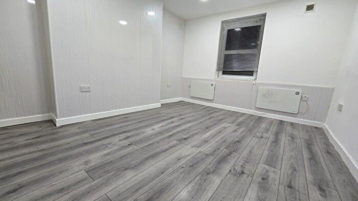 3 Bedroom Detached House To Rent In Romford Road, London, E12