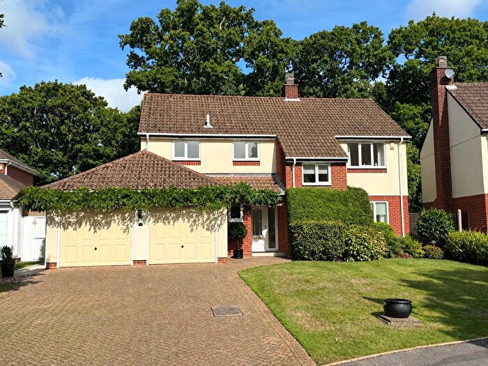 4 Bedroom Detached House For Sale In Badgers Copse, New Milton, Hampshire, BH25