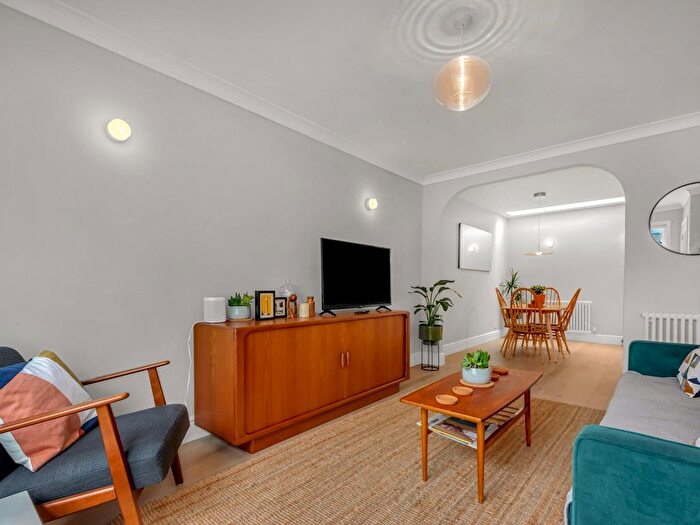 2 Bedroom Flat To Rent In City Of Canterbury, CT5