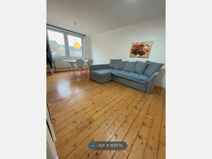 2 Bedroom Flat To Rent In Carnegie Court, Edinburgh, EH8