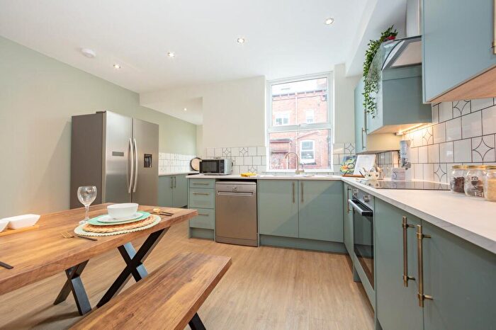 5 Bedroom Terraced House To Rent In Hessle Mount, Hyde Park, Leeds, LS6