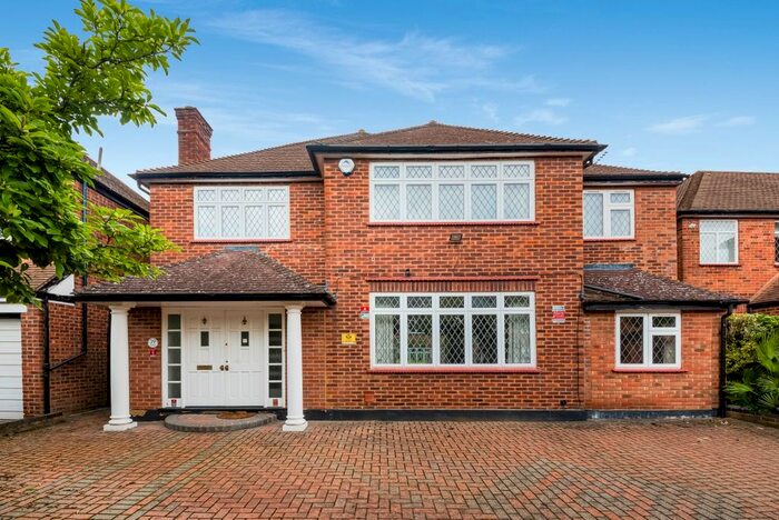 4 Bedroom Detached House To Rent In Brockley Avenue, Stanmore, HA7