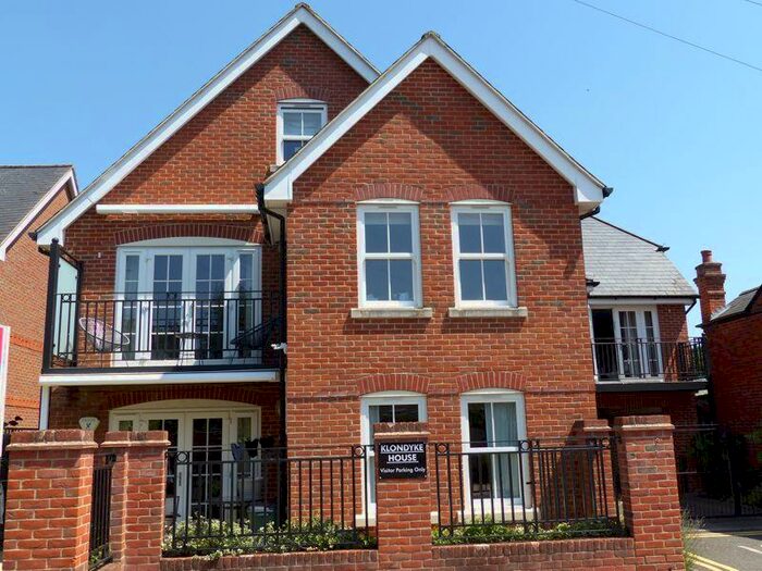 2 Bedroom Flat To Rent In Central Marlow, SL7