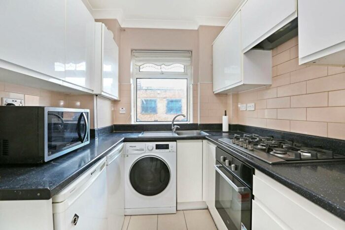 3 Bedroom Flat To Rent In Comus House, Congreve Street, London, SE17