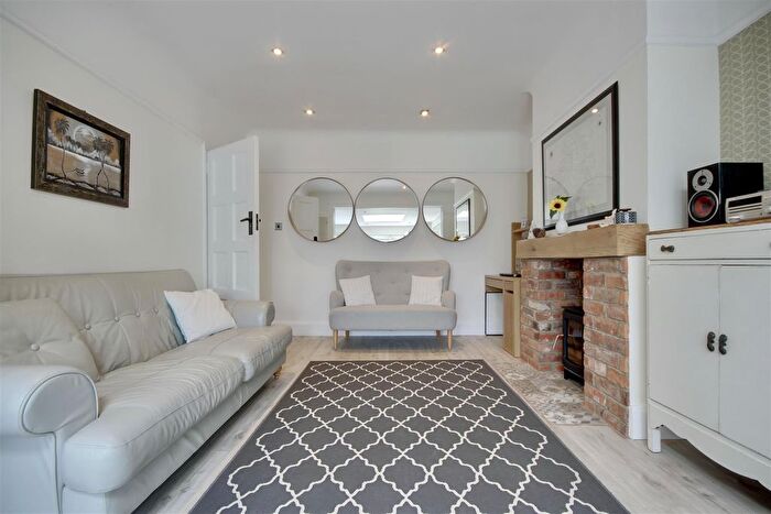 3 Bedroom Semi-Detached House For Sale In East Cosham Road, Portsmouth, PO6