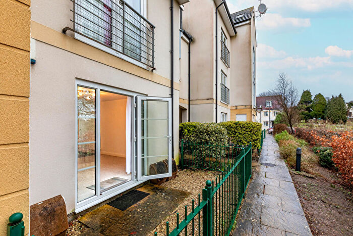 2 Bedroom Flat For Sale In Summit Close, Kingswood, BS15