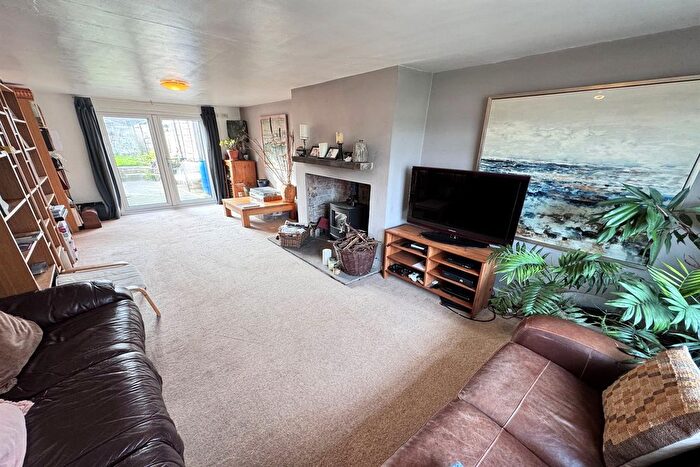4 Bedroom End Terrace House For Sale In Derwent Square, Chinley, High Peak, SK23