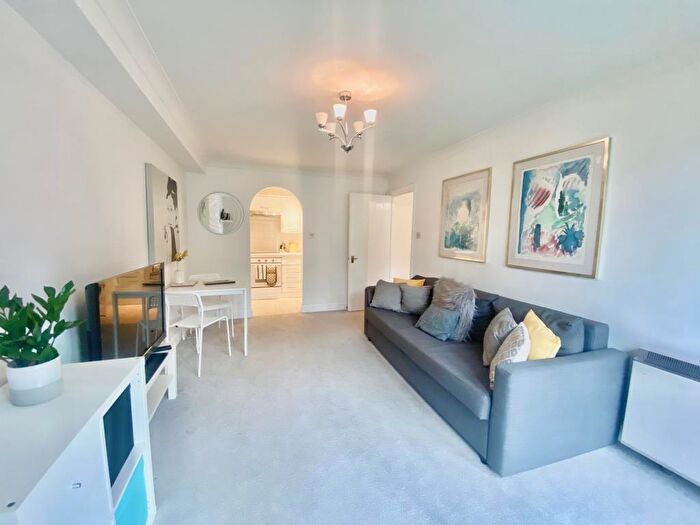 1 Bedroom Apartment To Rent In Henley-on-Thames, Oxfordshire, RG9
