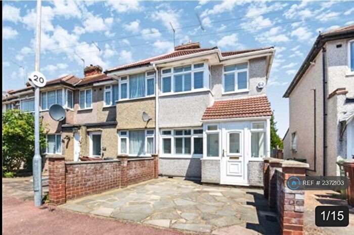 3 Bedroom End Of Terrace House To Rent In Beam Avenue, Dagenham, RM10
