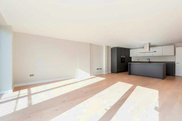 3 Bedroom Flat To Rent In Tottenham Lane, Crouch End, N8