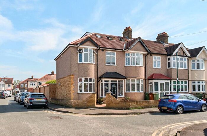 5 Bedroom End Of Terrace House For Sale In Carlton Crescent, Cheam, Sutton, SM3