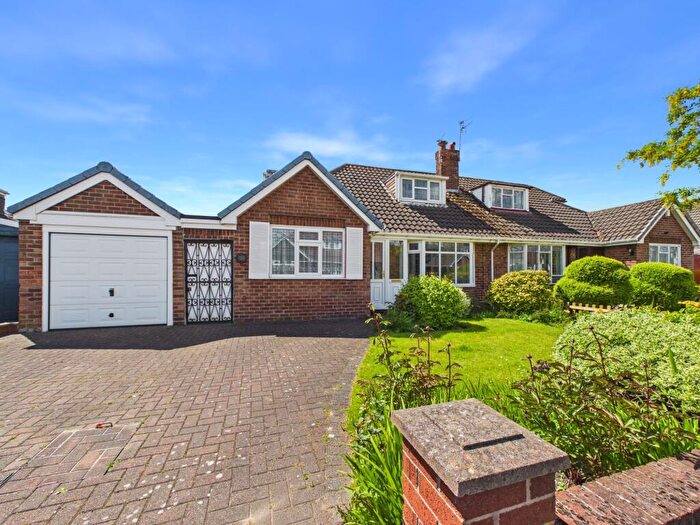 3 Bedroom Semi-Detached Bungalow For Sale In The Serpentine, Aughton, L39