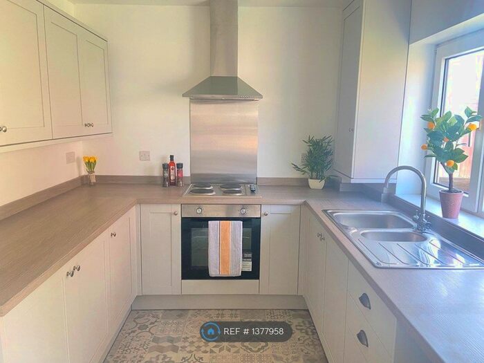 3 Bedroom Semi-Detached House To Rent In The Lindales, Barnsley, S75